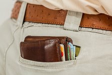 Dívky v Kyjově našly peněženku plnou tisícovek, poctivě ji předaly strážníkům Dívky v Kyjově našly peněženku plnou tisícovek, poctivě ji předaly strážníkům